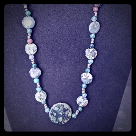 Handmade beads necklace - Picture 1 of 3